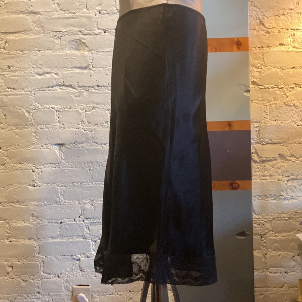 Vintage black satin slip skirt circa 1940s size M - Picture 2 of 10